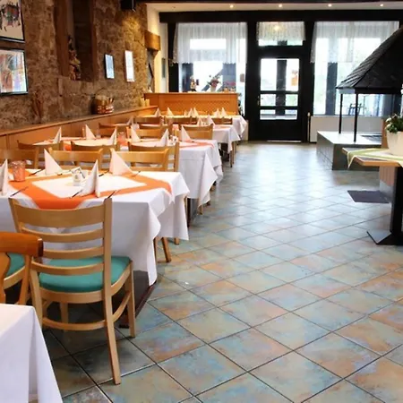 Hotel & Gasthaus „Alte Schmiede“ מלון Heiningen