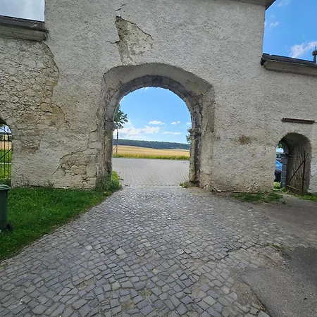 Und Alte Schmiede 3*